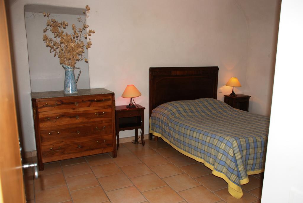 Les Jardins Du Mas Evesque Bed & Breakfast Rousson  Rom bilde