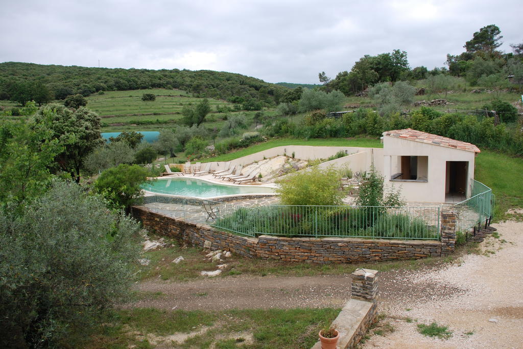 Les Jardins Du Mas Evesque Bed & Breakfast Rousson  Rom bilde