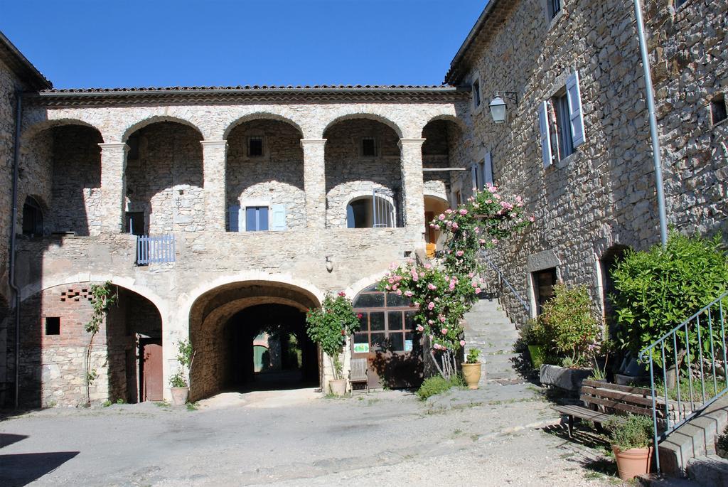 Les Jardins Du Mas Evesque Bed & Breakfast Rousson  Eksteriør bilde