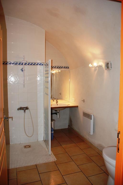 Les Jardins Du Mas Evesque Bed & Breakfast Rousson  Rom bilde